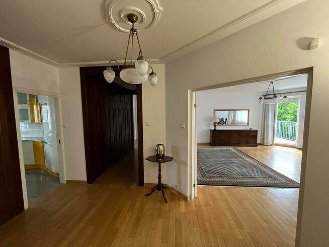 Sprzedaż 4-5 pokojowego apartamentu z 2 balkonami