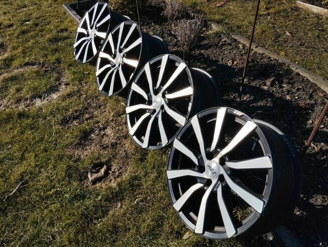 Felgi AEZ 18 5x108 8J ET45 Ford Renault Volvo 67mm Komplet