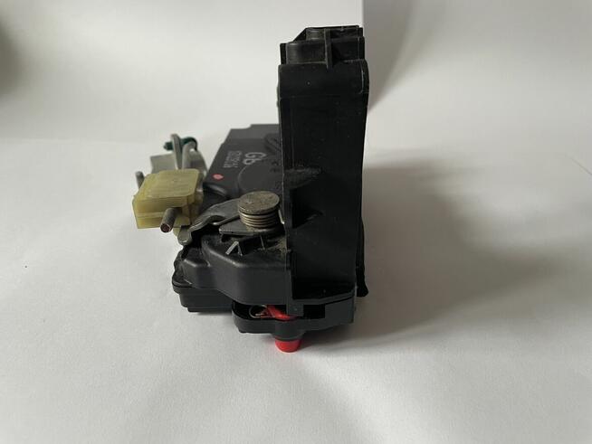 Zamek 13128116 drzwi tylne Opel Astra H hatchback