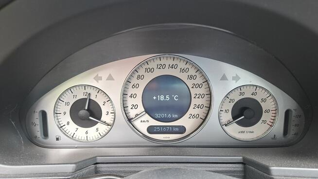 Mercedes E 200 1.8 AVANGARDE 163 KM 251tyś km Xenon Skóra