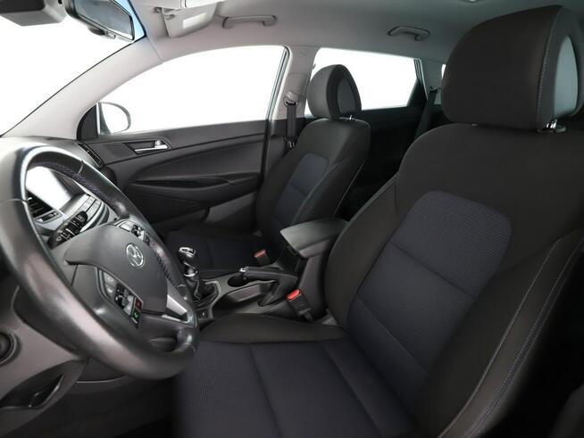 Hyundai Tucson navi klima auto grzane fotele kamera i czujniki parkowania