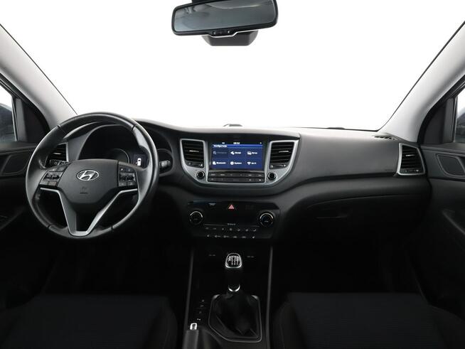 Hyundai Tucson navi klima auto grzane fotele kamera i czujniki parkowania