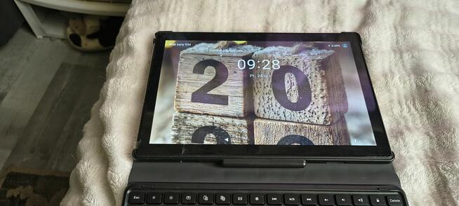 Sprzedam tablet z klawiaturą
