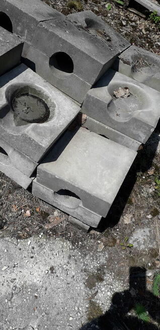 BETONOWE KORYTKA SCIEKOWE, KWIETNIKI - WYPRZEDAZ, 50 %