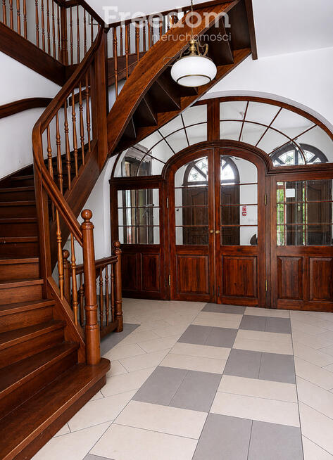 Zabytkowy dwór z XVIII w., 5,2 ha , 2100 m2