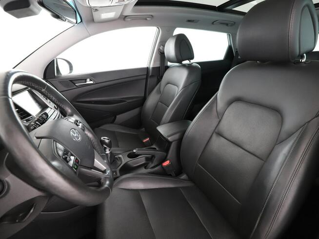 Hyundai Tucson full LED skóra panorama klima auto kamera i czujniki parkowania grzane