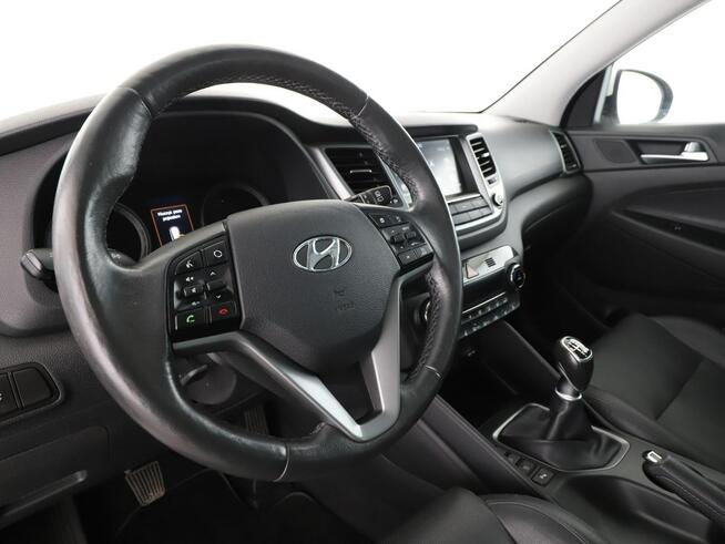 Hyundai Tucson full LED skóra panorama klima auto kamera i czujniki parkowania grzane