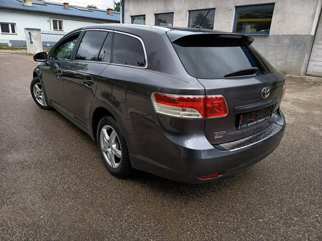 Toyota Avensis Bezwypadkowy, dok. przebiegu, stan BDB