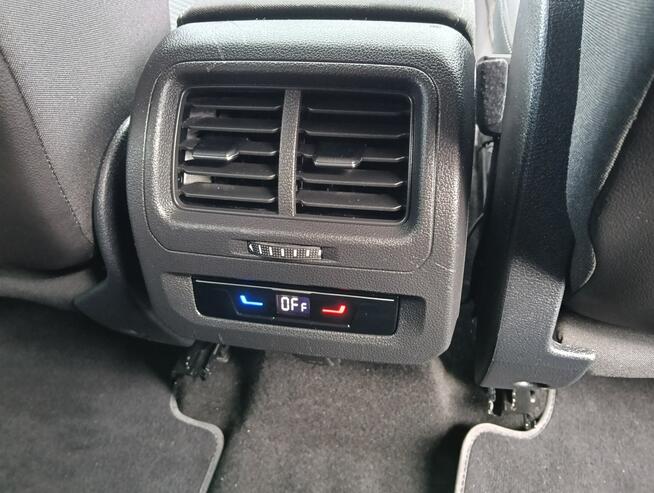 Volkswagen Touran 7 OS *CLIMATRONIC *1 wł *Navi *Kamera *Tablet *ALU *Gwarancja
