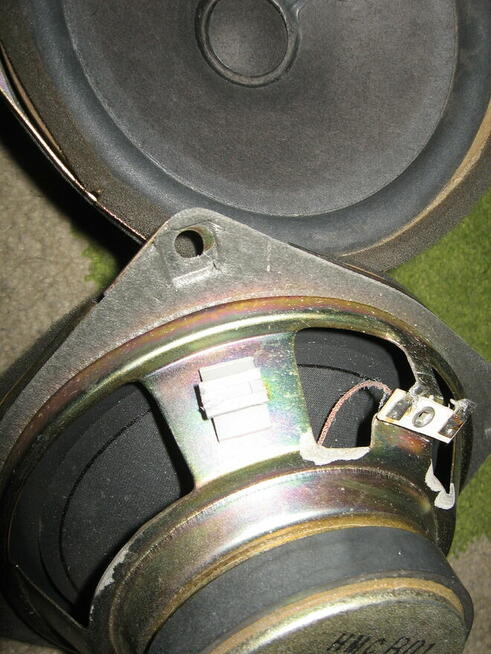 Głośniki HCM B01 do Hyundai Santa 2003-2004 w dobrym stanie