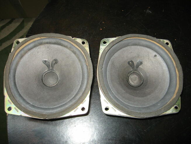 Głośniki HCM B01 do Hyundai Santa 2003-2004 w dobrym stanie