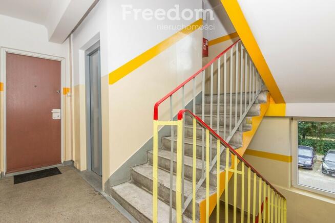 2 pokoje 39,2 m² do remontu, umeblowane, 1. piętro