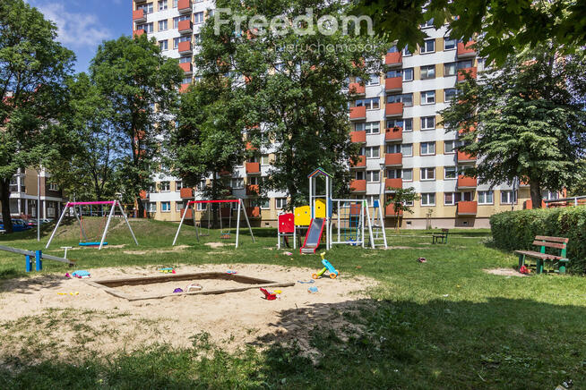 2 pokoje 39,2 m² do remontu, umeblowane, 1. piętro