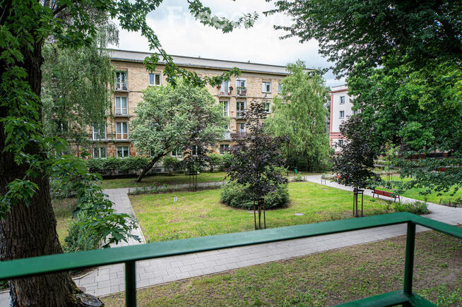 2 pokoje w zabytkowej kamienicy blisko metra