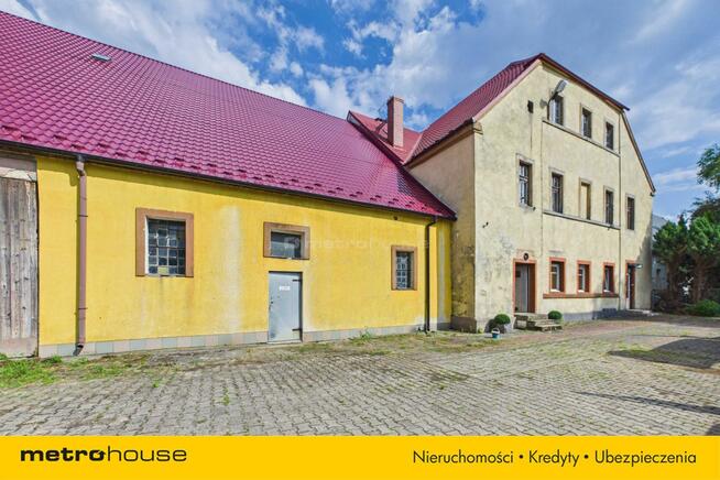 Przypałacowy folwark w Zagrodnie na 1,5 ha gruntu