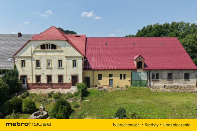 Przypałacowy folwark w Zagrodnie na 1,5 ha gruntu