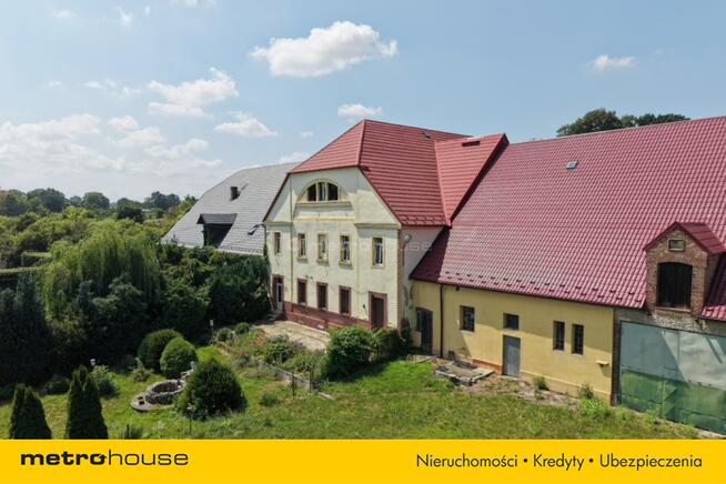 Przypałacowy folwark w Zagrodnie na 1,5 ha gruntu