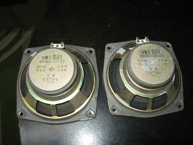 Głośniki HCM B01 do Hyundai Santa 2003-2004 w dobrym stanie