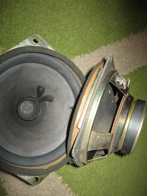 Głośniki HCM B01 do Hyundai Santa 2003-2004 w dobrym stanie