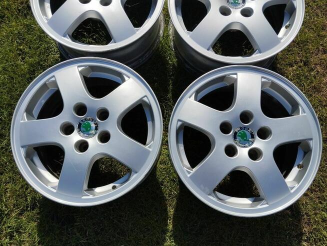 Felgi Skoda 14 5x100 6J ET43 6Y0-025 Fabia komplet 57,1mm