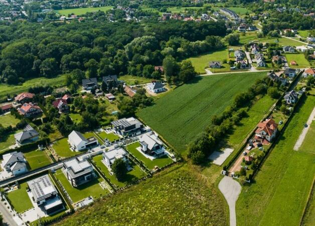 N.Huta. Mogiła. Działka na "bliźniaka".