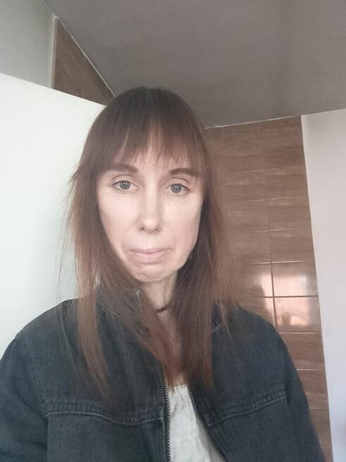 Kobieta pilnie szuka zatrudnienia
