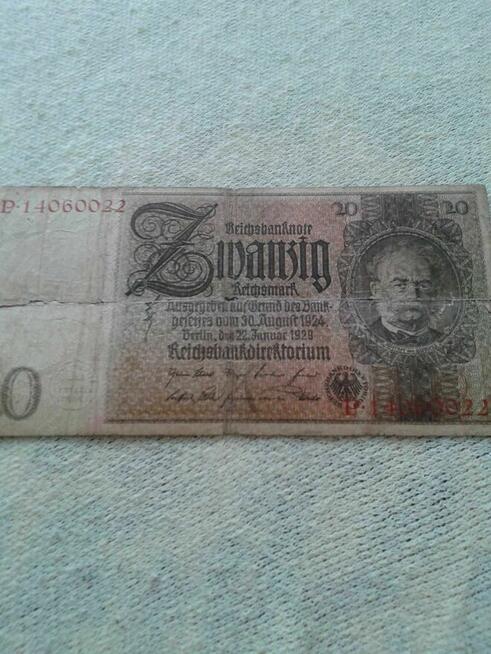 różne banknoty zagraniczne