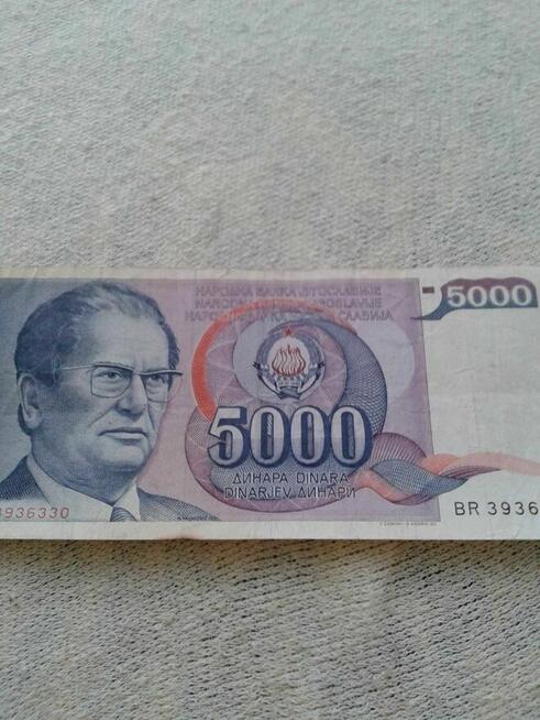 różne banknoty zagraniczne
