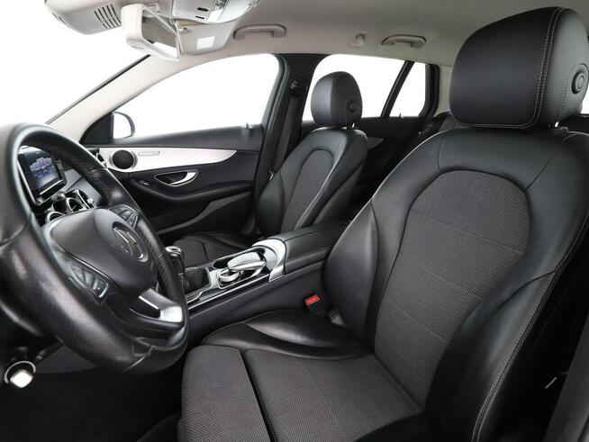 Mercedes C 200 navi klima auto full LED kamera i czujniki parkowania grzane fotele