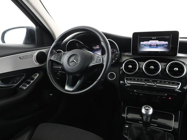 Mercedes C 200 navi klima auto full LED kamera i czujniki parkowania grzane fotele