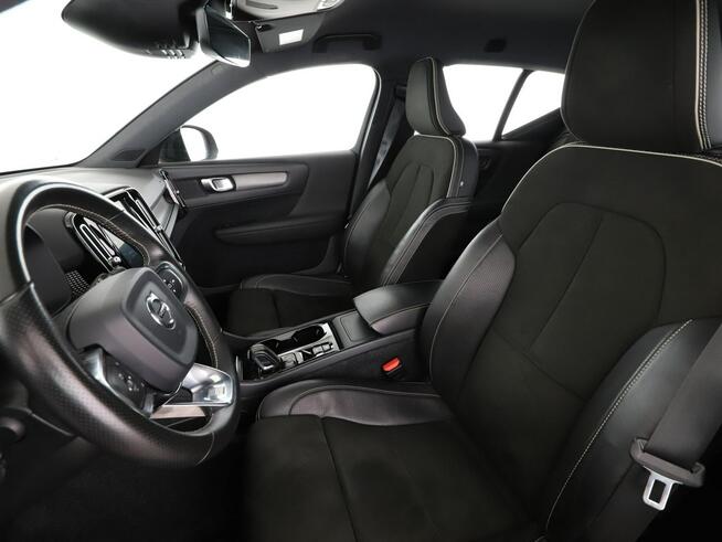 Volvo XC 40 FV23% R-Design automat AWD 190KM alcantara kamera LED tempomat