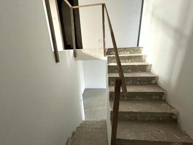 Segmenty z ogródkiem z miejscem postojowym