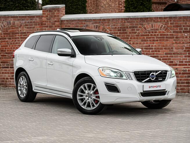 VOLVO XC60 2.4D 163KM R-DESIGN XENON ALU18 PANORAMA SUPER STAN