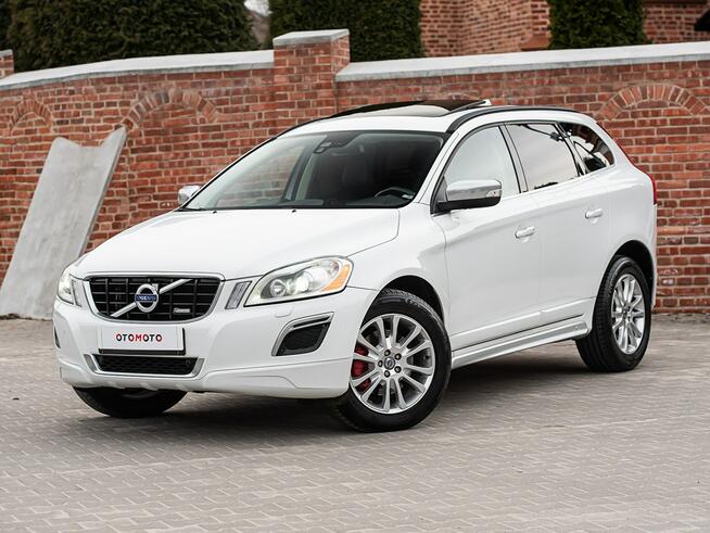 VOLVO XC60 2.4D 163KM R-DESIGN XENON ALU18 PANORAMA SUPER STAN