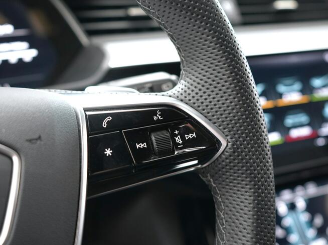 Audi Q8 e-tron e-tron 55 408KM Sline Matrix LED Tempomat ACC Pneumatyka Kamery360