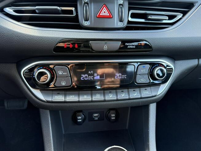 Hyundai i30 Fastback 1.5 T-GDi 7DCT 48V 160KM Smart Salon PL Serwis FV23%