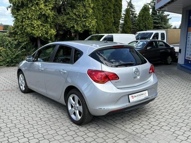 Opel Astra Rezerwacja