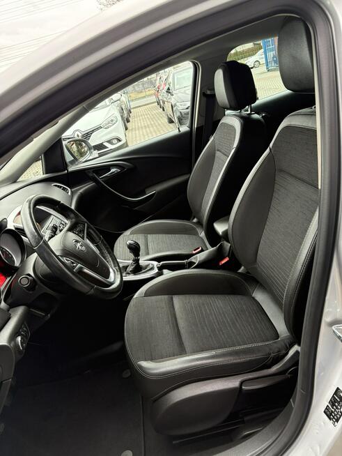 Opel Astra Rezerwacja