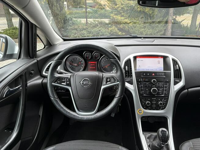 Opel Astra Rezerwacja