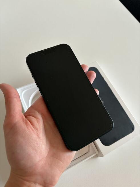 Iphone 13 256 GB (+ 2 kable i 4 etui)