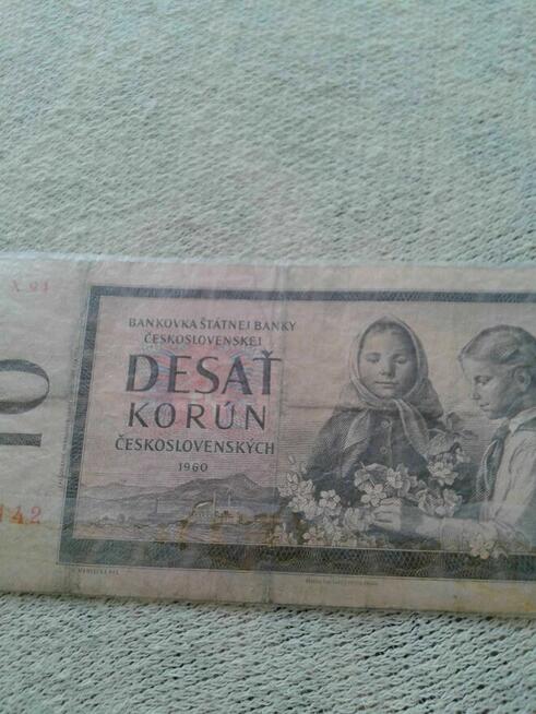 różne banknoty zagraniczne