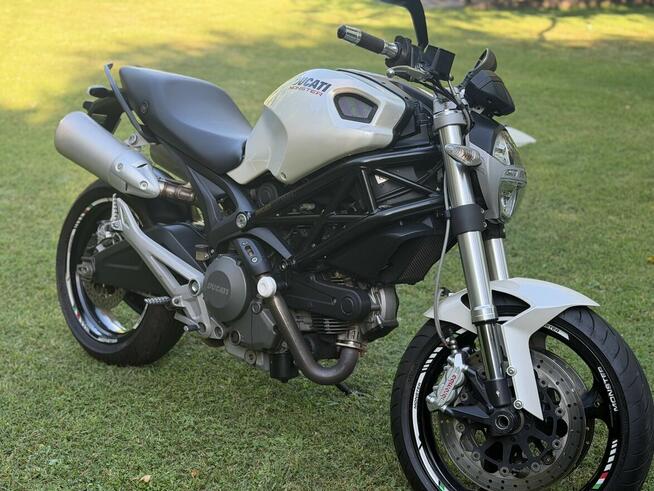 Ducati Monster 696