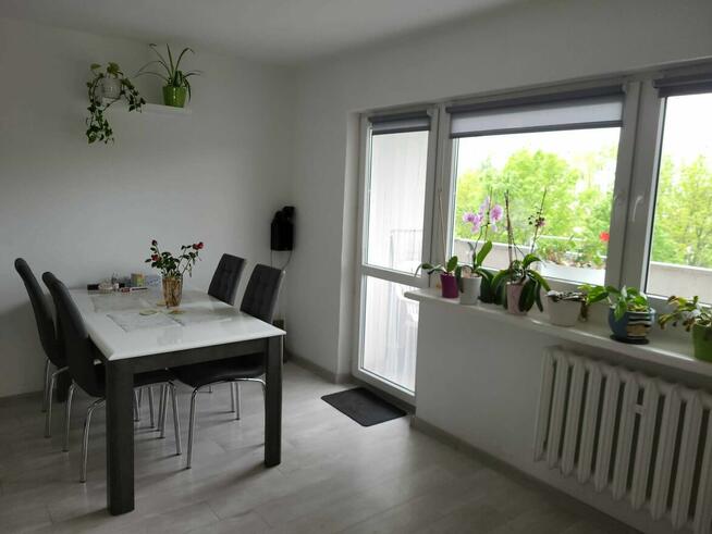 Dwustronne 51,16 m² z balkonem i widokiem na zieleń – Łódź,