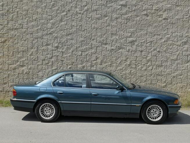 BMW 740