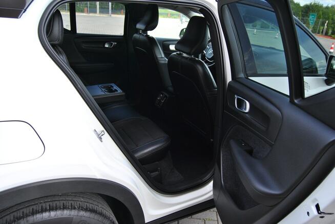 Volvo XC 40 niski udokumentowany przebieg , NAVI , Opłacony , VIRTUAL COCKPIT