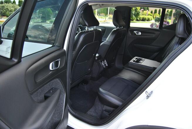 Volvo XC 40 niski udokumentowany przebieg , NAVI , Opłacony , VIRTUAL COCKPIT