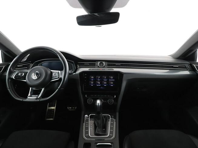 Volkswagen Arteon R-line dsg grzane fotele i kanapa virtual pdc kamera navi klima 3stref