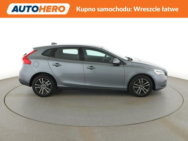 Volvo V40 2.0 T2 Momentum Nawigacja Tempomat Elektryka ParkAssist Lampy LED