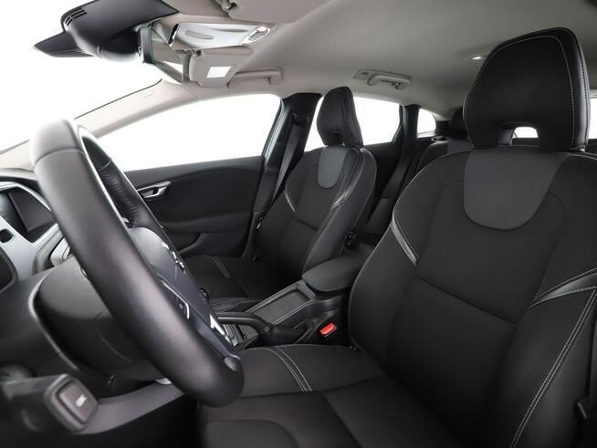 Volvo V40 2.0 T2 Momentum Nawigacja Tempomat Elektryka ParkAssist Lampy LED