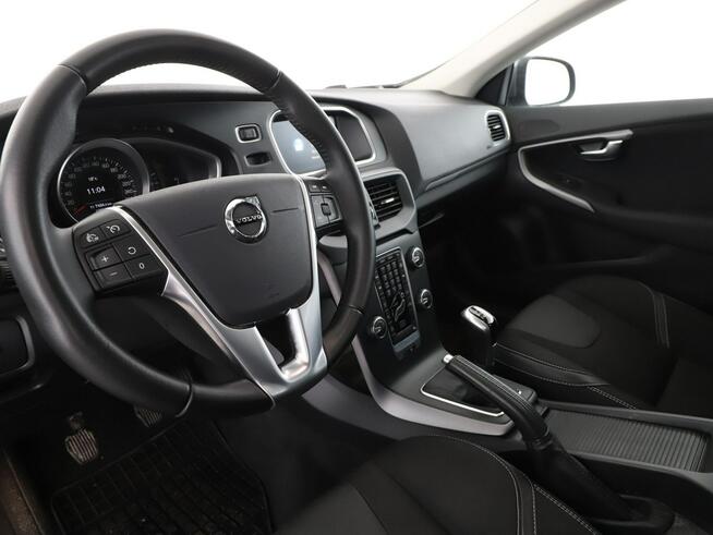 Volvo V40 2.0 T2 Momentum Nawigacja Tempomat Elektryka ParkAssist Lampy LED